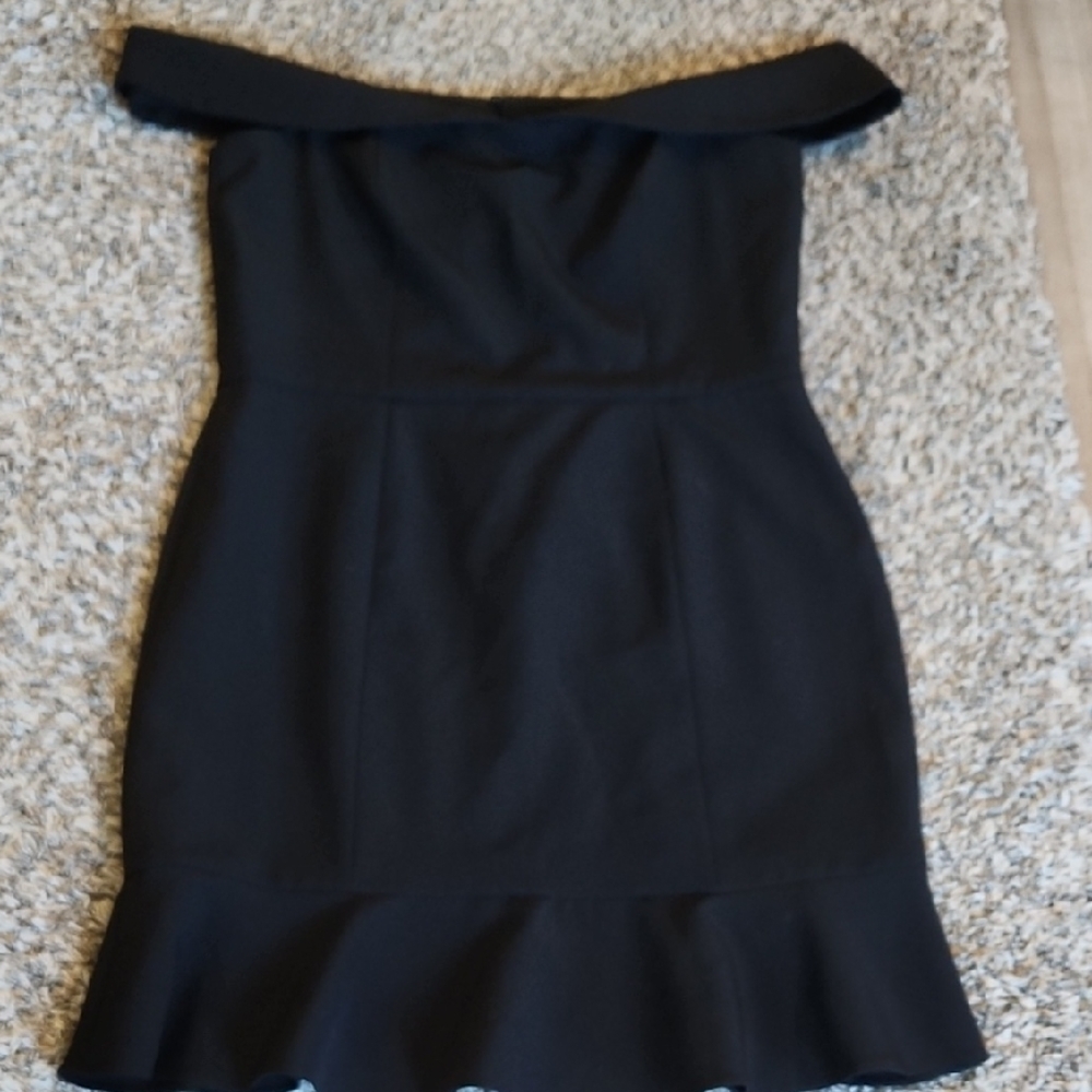 Gianni Bini Elegant Black Off-Shoulder Dress